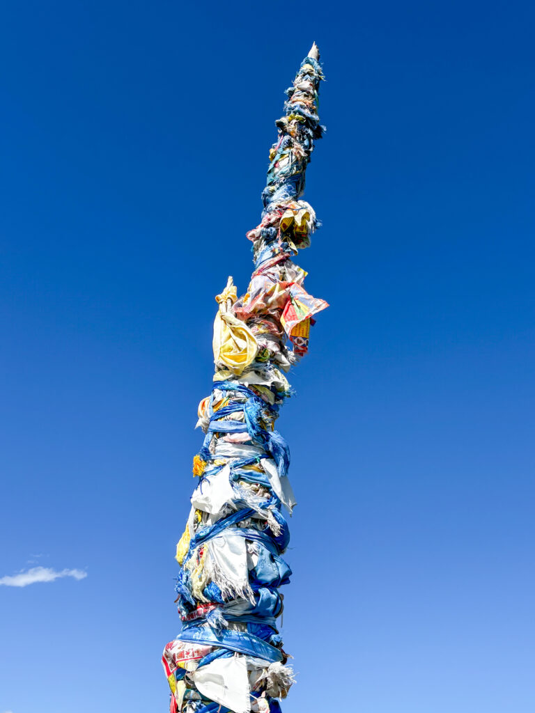 モンゴル　遊牧民ゲルホームステイ　乗馬体験　オボー