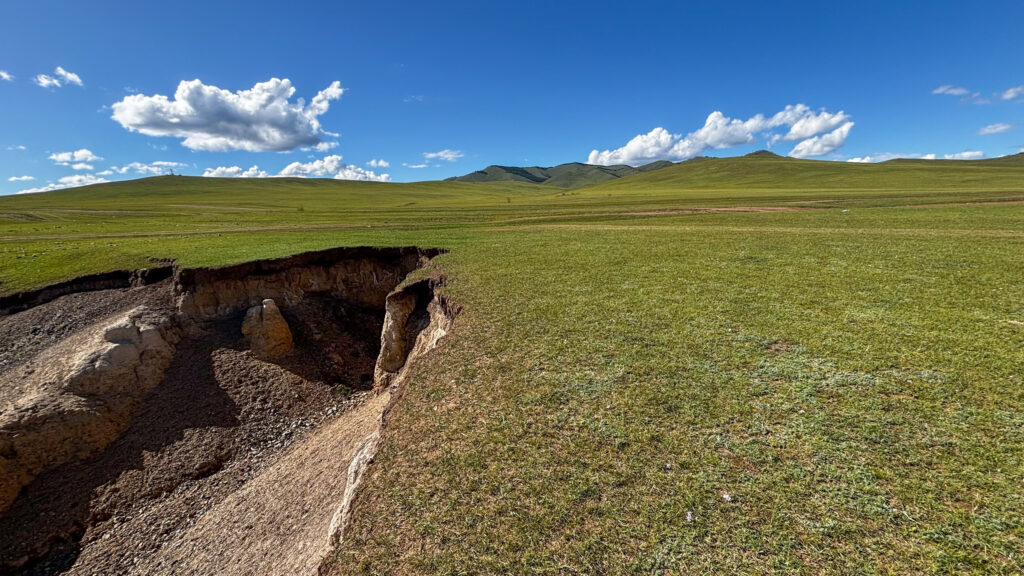 モンゴル　遊牧民ゲルホームステイ　乗馬体験　