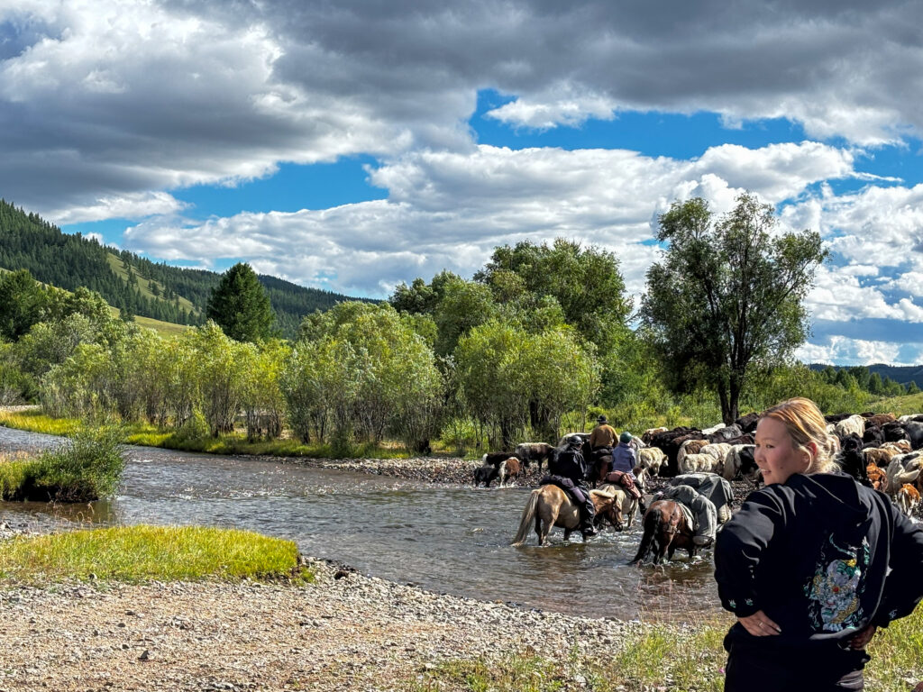 モンゴル旅行　馬旅キャンプ　乗馬体験