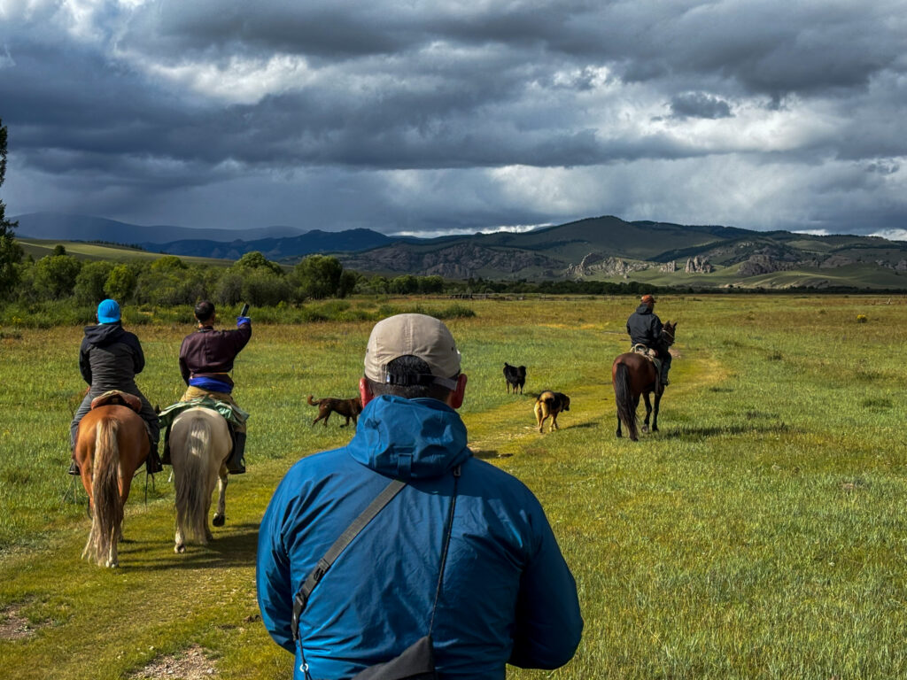 モンゴル旅行　馬旅キャンプ　乗馬体験