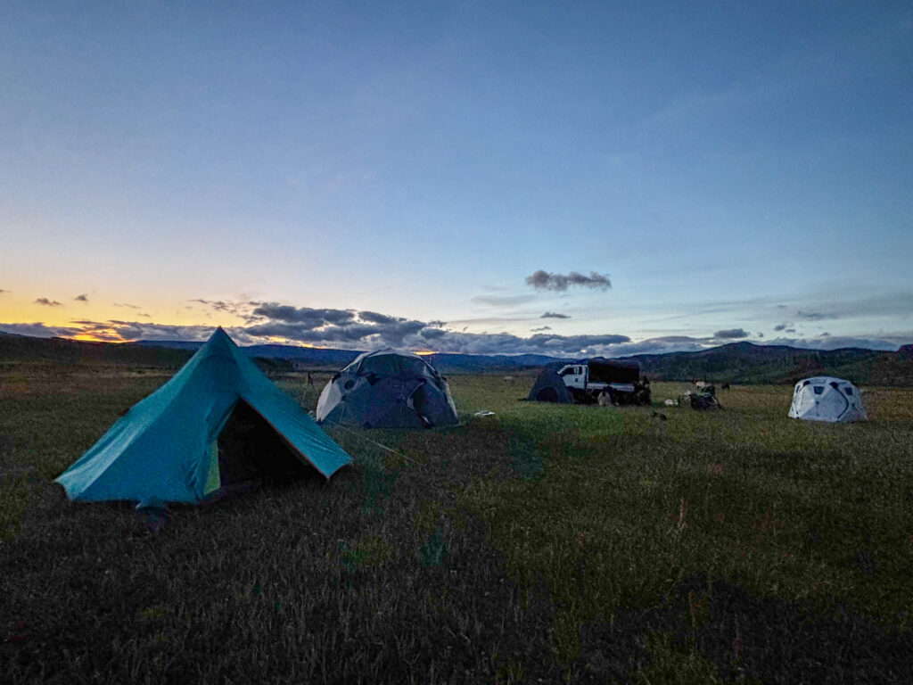 モンゴル旅行　馬旅キャンプ　乗馬体験　
