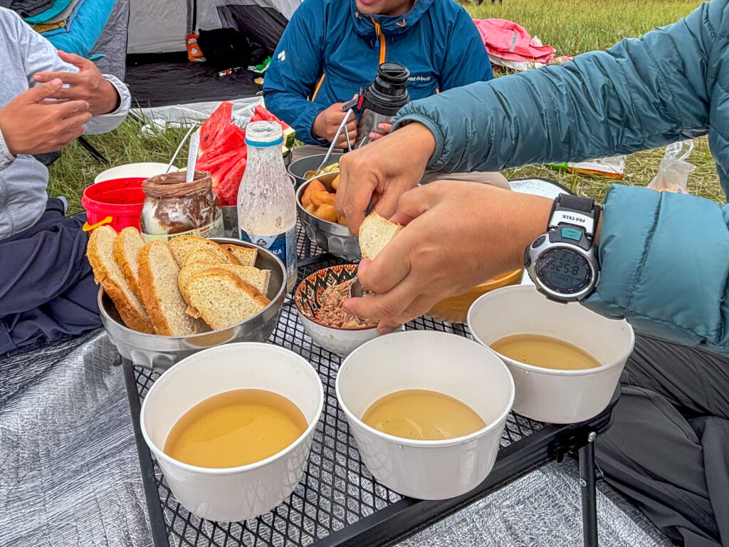 モンゴル　遊牧民ゲルホームステイ　馬旅キャンプ