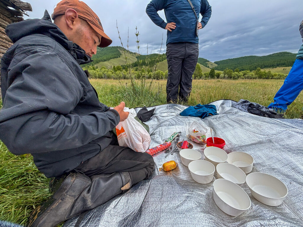 モンゴル　遊牧民ゲルホームステイ　馬旅キャンプ