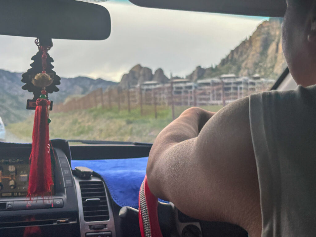 モンゴル　遊牧民ゲルホームステイ　亀岩