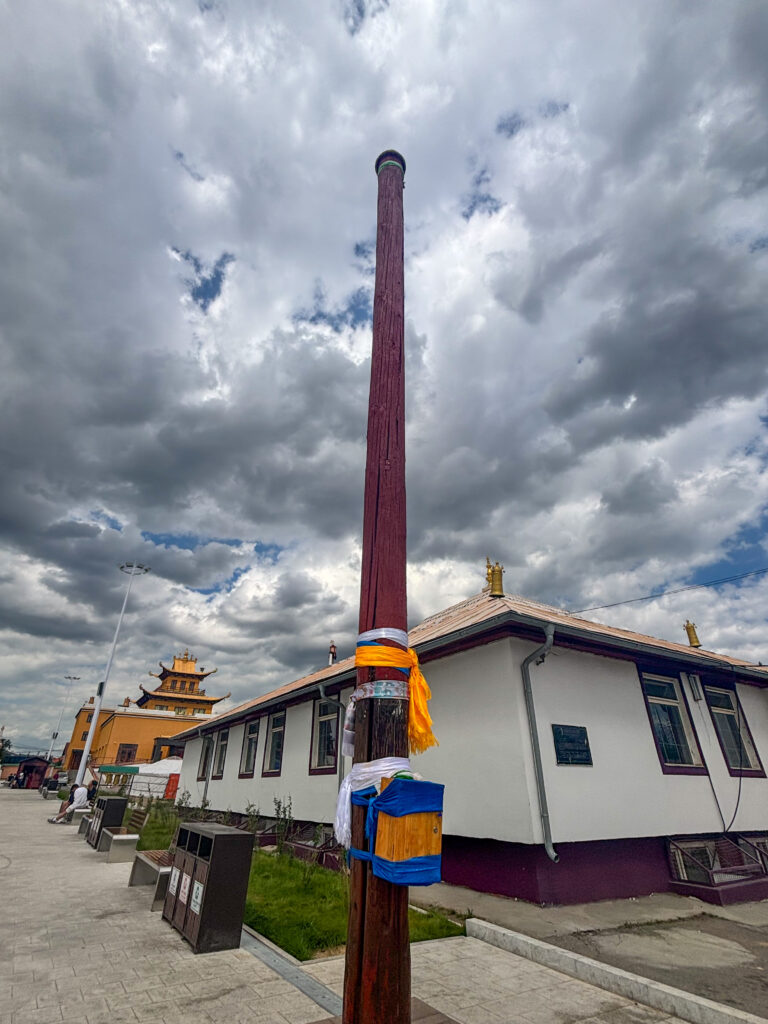 モンゴル7泊8日旅 ウランバートル散策 ガンダン・テクチェンリン寺 チベット仏教