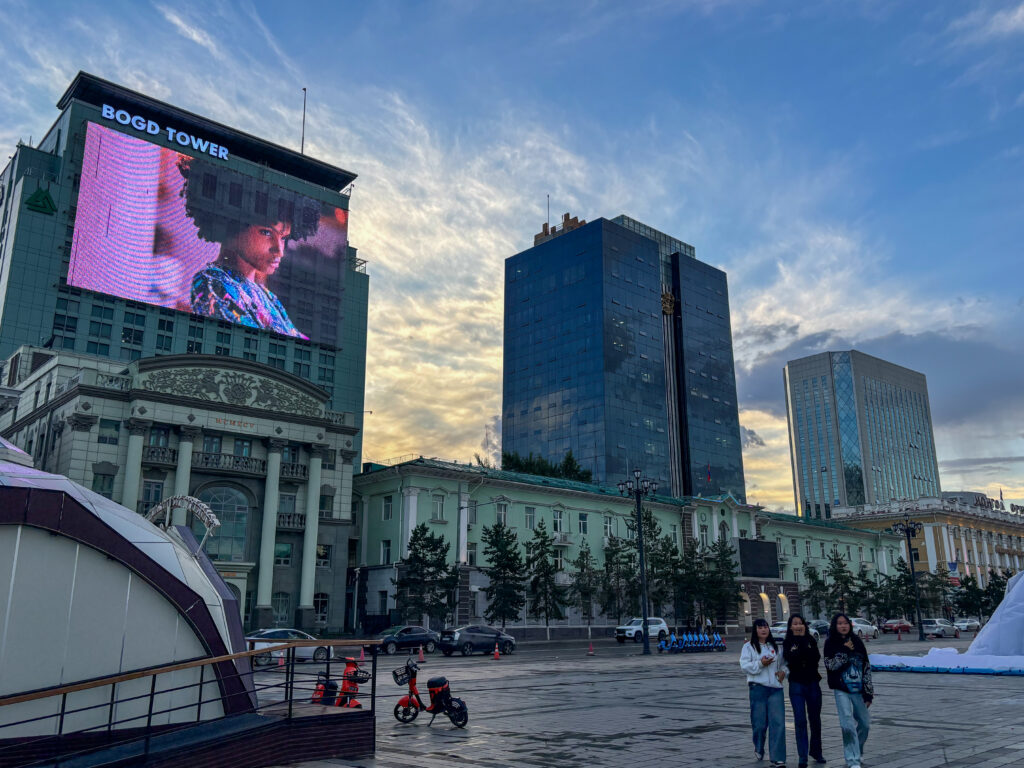 モンゴル7泊8日旅 ウランバートル散策 スフバートル広場