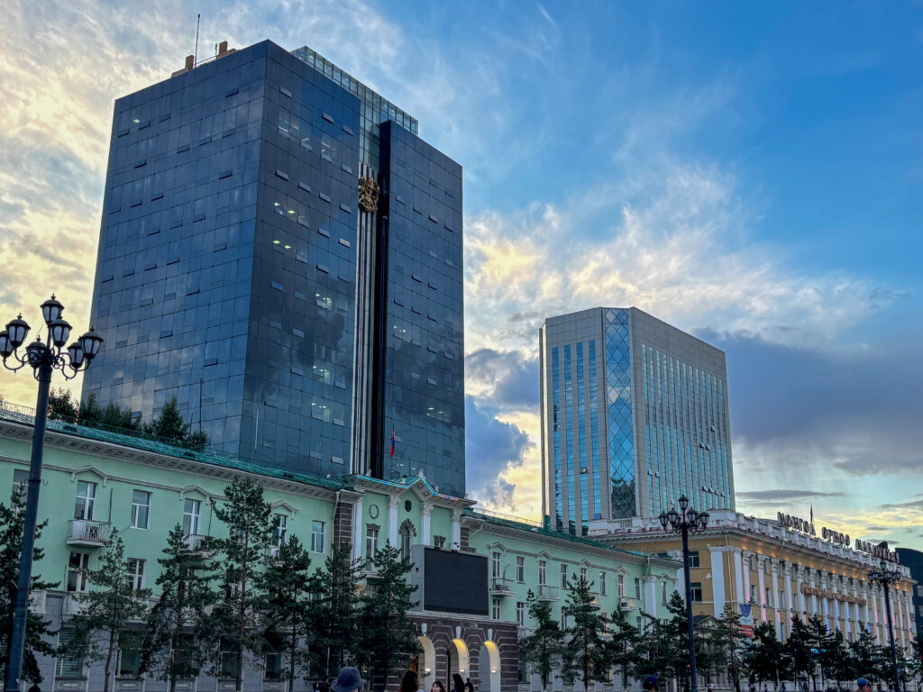 モンゴル7泊8日旅 ウランバートル散策 スフバートル広場