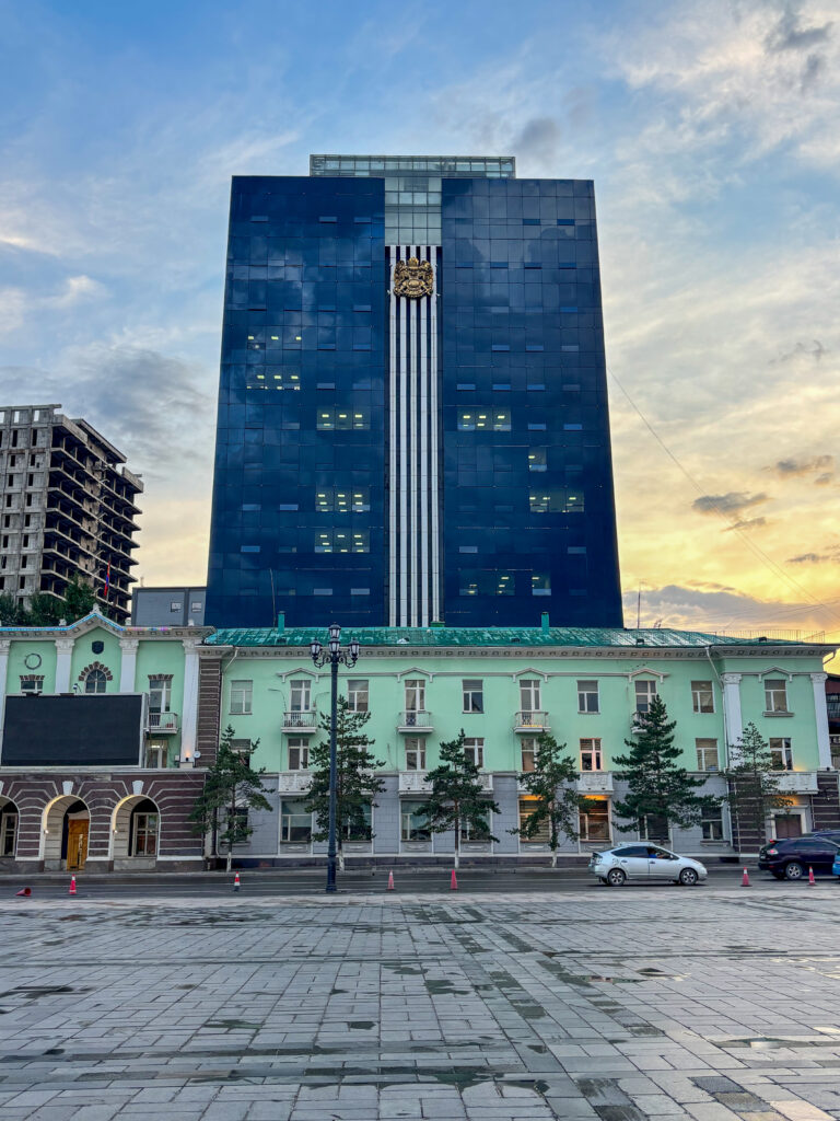 モンゴル7泊8日旅 ウランバートル散策 スフバートル広場