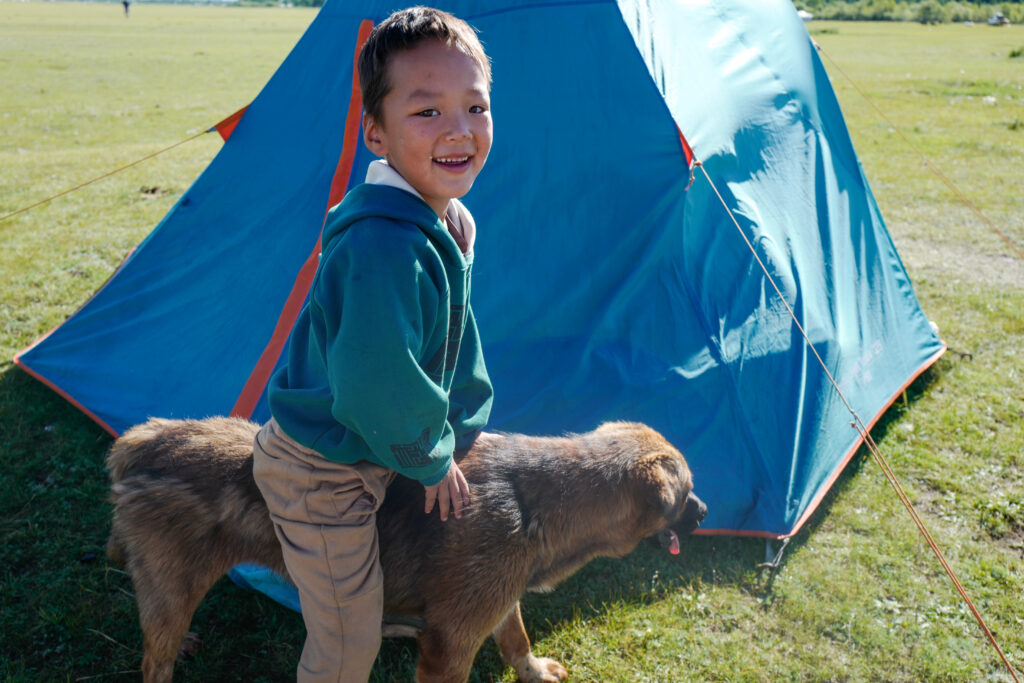 モンゴル　遊牧民ゲルホームステイ