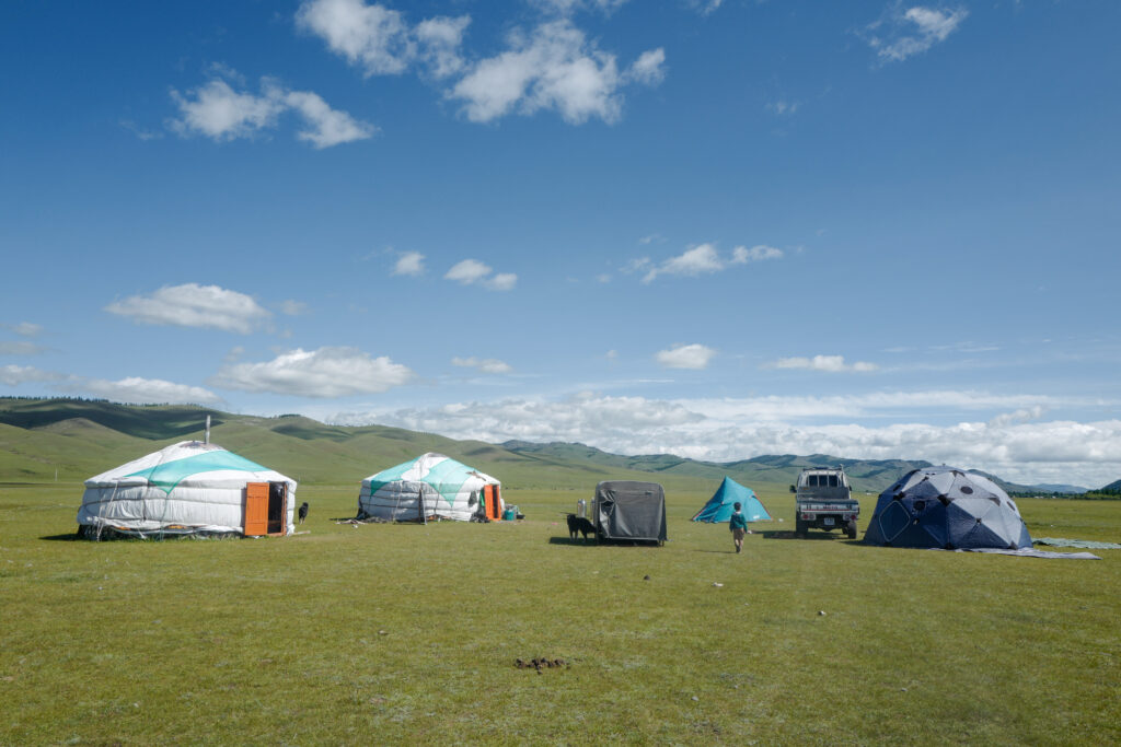 モンゴル　遊牧民ゲルホームステイ