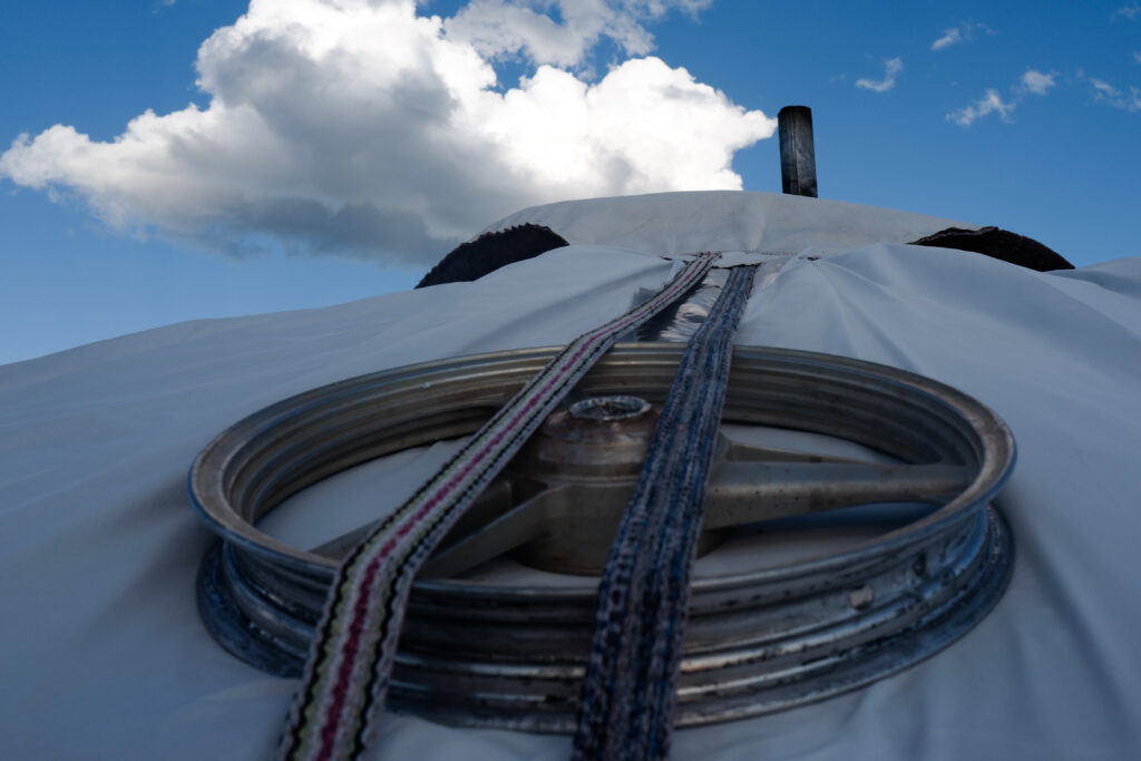 モンゴル　遊牧民ゲルホームステイ