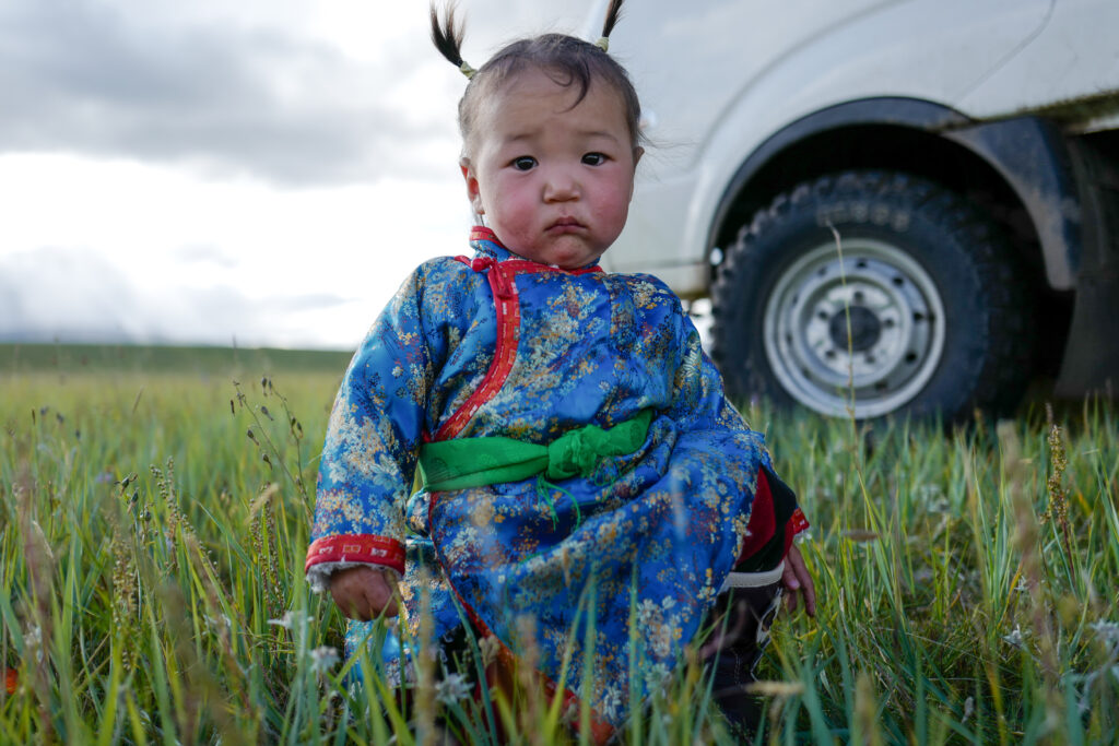 モンゴル旅行　馬旅キャンプ　乗馬体験　デール