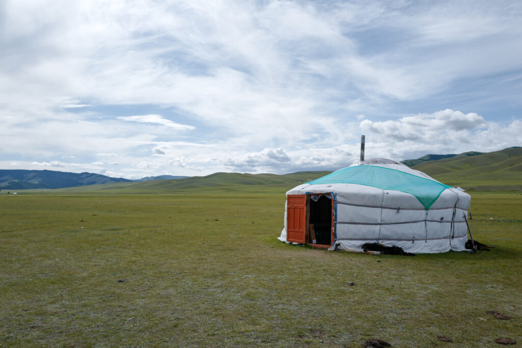 モンゴル　遊牧民ゲルホームステイ　馬旅キャンプ