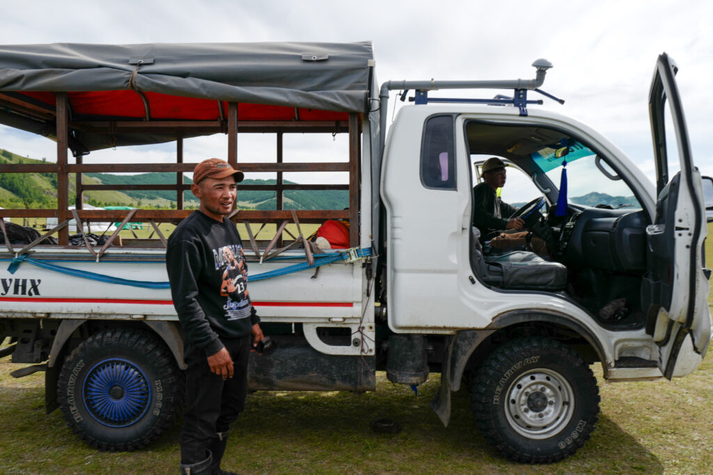 モンゴル　遊牧民ゲルホームステイ　馬旅キャンプ