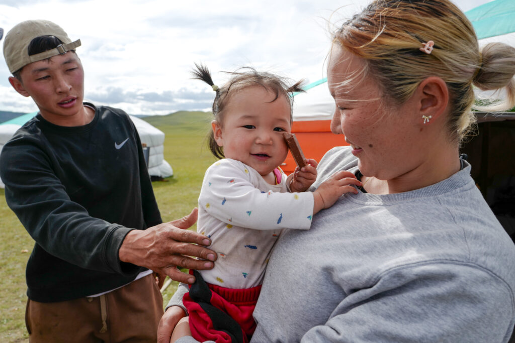 モンゴル　遊牧民ゲルホームステイ　馬旅キャンプ