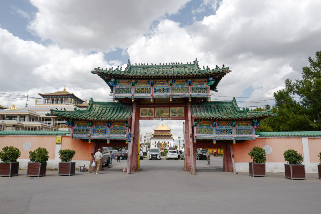 モンゴル7泊8日旅 ウランバートル散策 ガンダン・テクチェンリン寺 チベット仏教