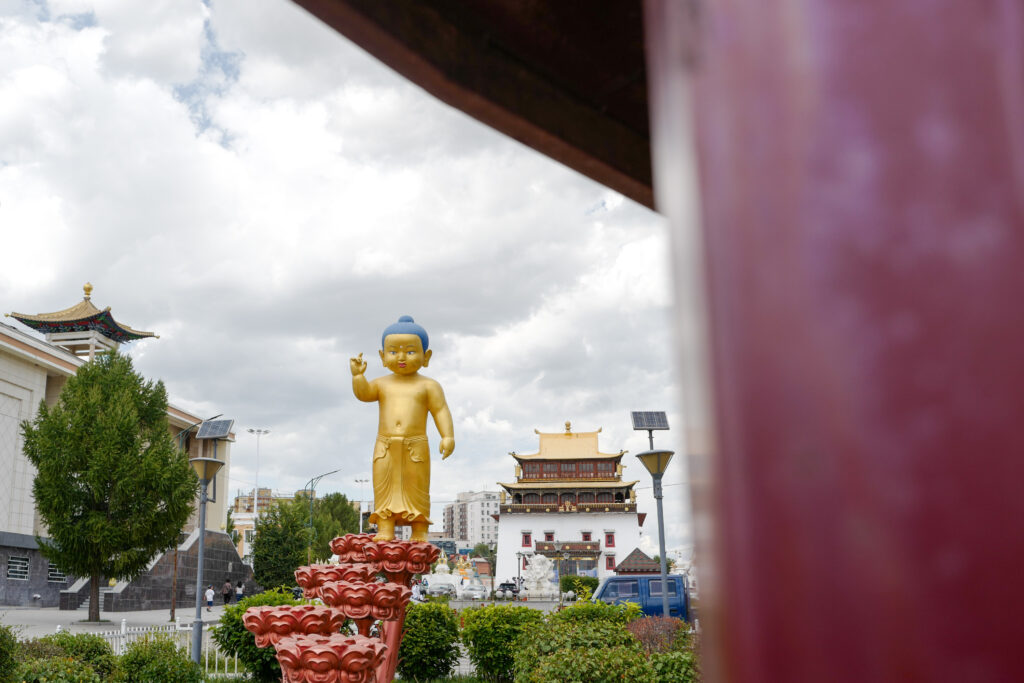 モンゴル7泊8日旅 ウランバートル散策 ガンダン・テクチェンリン寺 チベット仏教