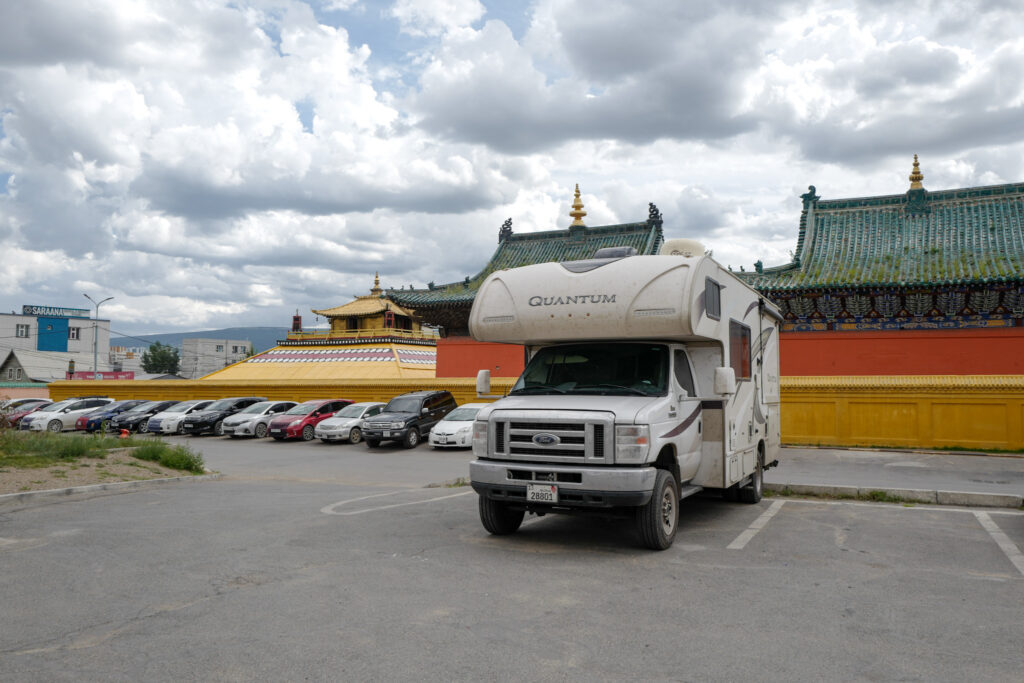 モンゴル7泊8日旅 ウランバートル散策 ガンダン・テクチェンリン寺 チベット仏教