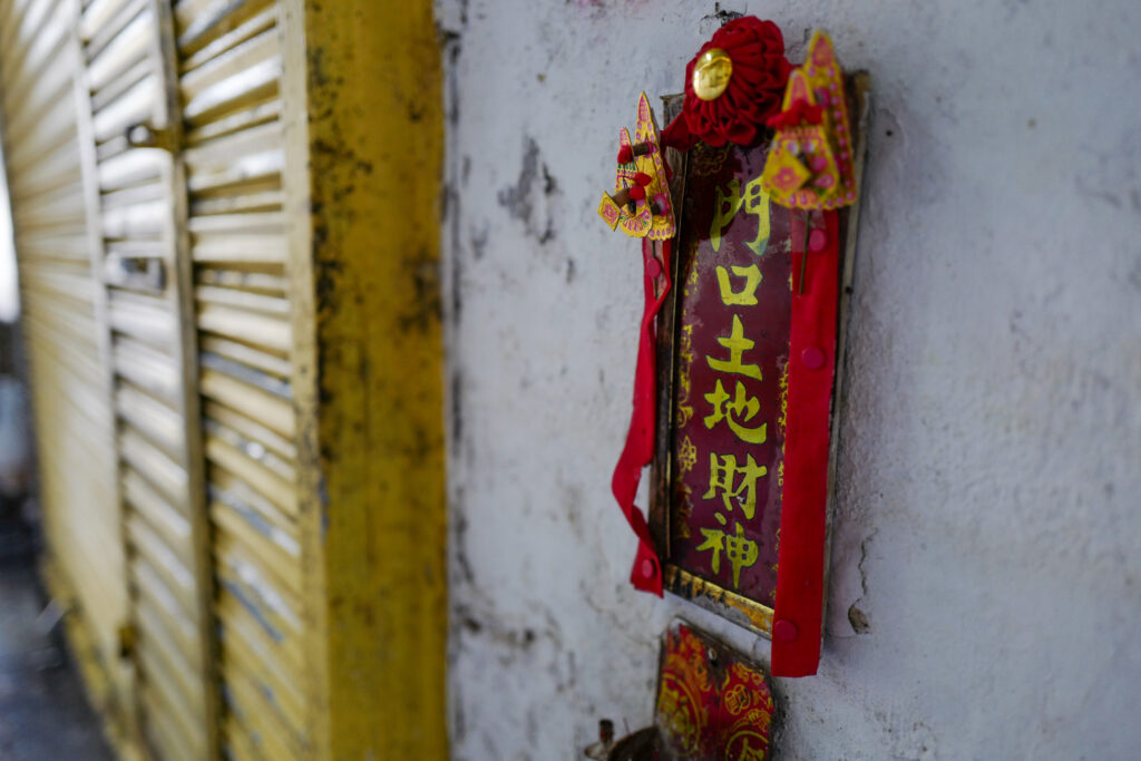 マカオ　福隆新街　門口土地財神